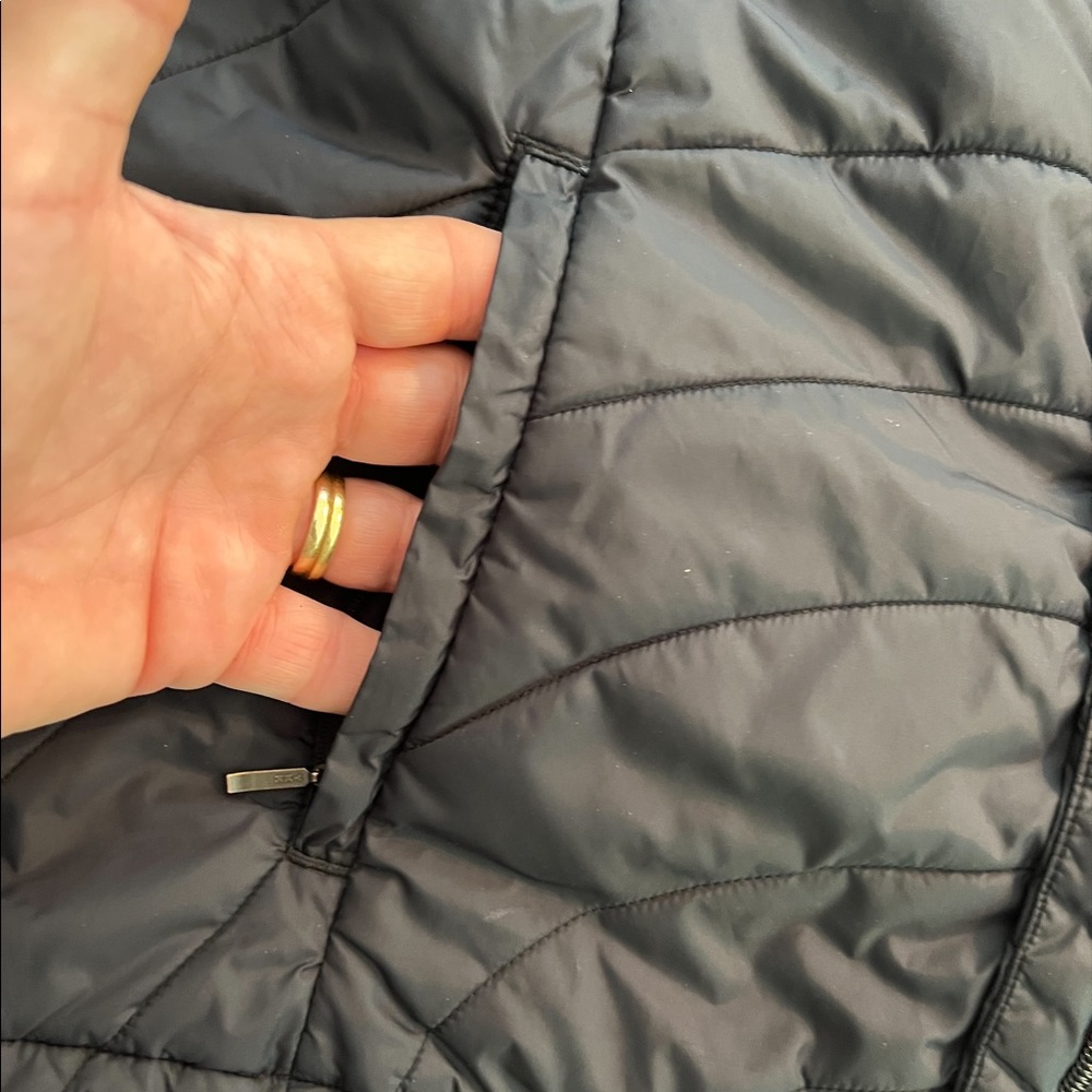 Women’s Lands End Puffer Vest- Size M - Picture 5 of 7